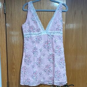 NEW WITH TAGS beginning boutique Floral Lace Trim dress - Pink